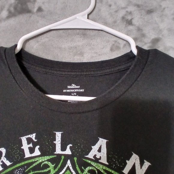 St Patrick Day Luck of the Irish T-Shirt Size L Skull Cross Crewneck Ireland - Picture 3 of 7